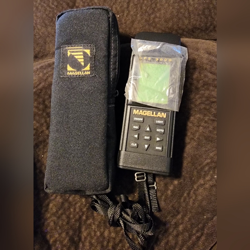 Magellan Outdoors Black Handheld GPS with Case Open Box